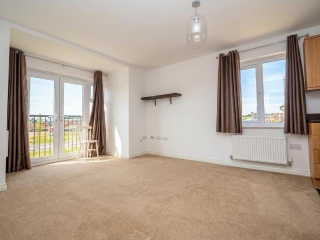 Collis Close, Burntwood, WS7 2 bed apartment to rent £950 pcm £219 pw