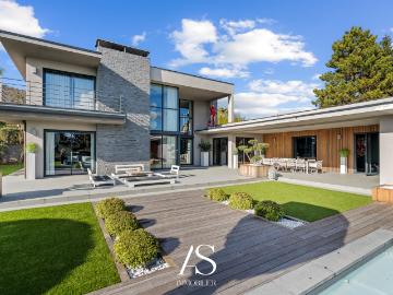 Collonges au Mont D'Or limite St Cyr propriété 400m2