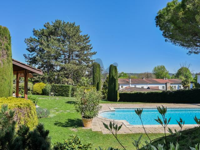COLLONGES AU MONT D'OR Maison de plain pied 4 chambres Terrain 2361m2 Piscine garage