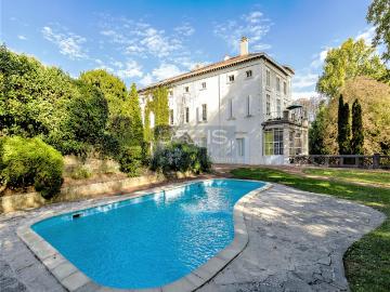 Collonges Duplex Meublé 104 m2 3 chambres, bureau dans un parc avec piscine
