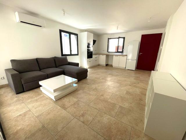 COLLOBRIERES APPARTEMENT RECENT TYPE 2 AVEC GARAGE AU REZ DE CHAUSSEE