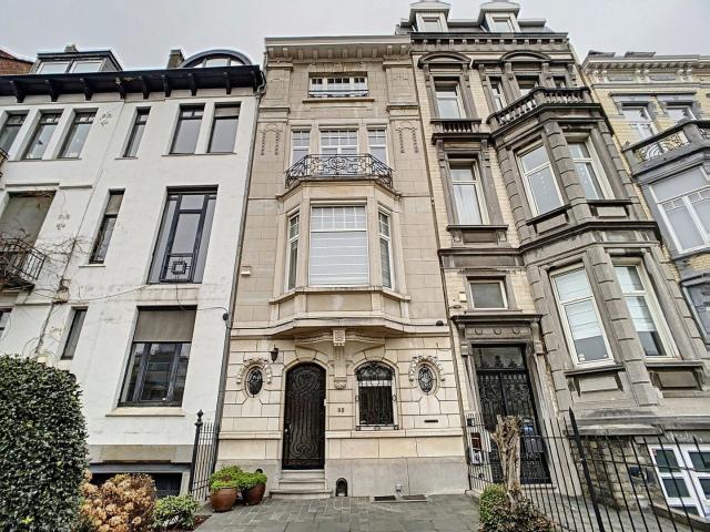COLLOCATION ACCEPTED: Avenue de Tervuren Townhouse 5 bedr