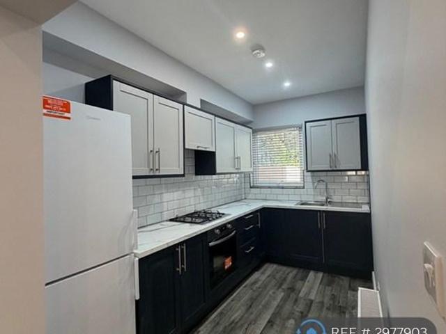 Colmore Road, Enfield, EN3 3 bed detached house to rent £2,500 pcm £577 pw