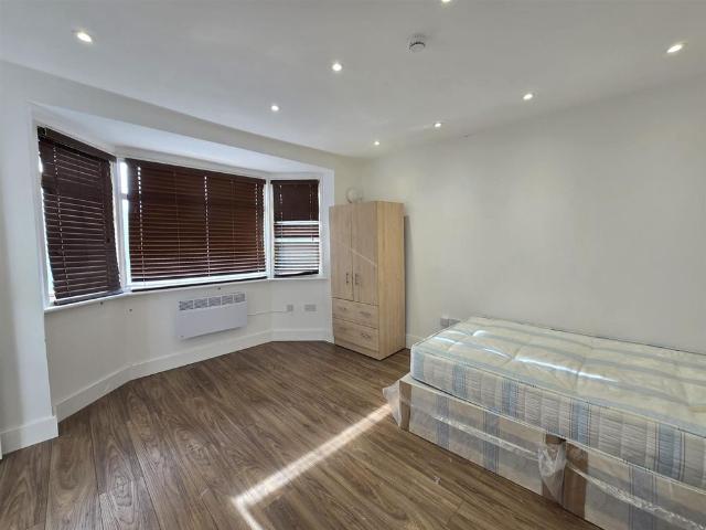 Colnbrook By Pass, Harmondsworth, West Drayton UB7, London