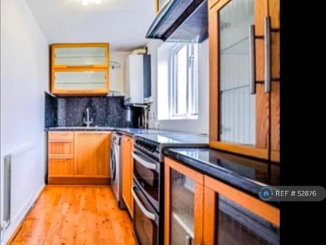Colnbrook, Slough, SL3 Studio to rent £895 pcm £207 pw