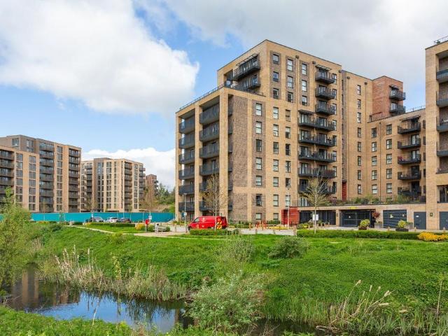 Colnebank Drive, WD18, Watford, WD18 2 bed flat to rent £1,950 pcm £450 pw