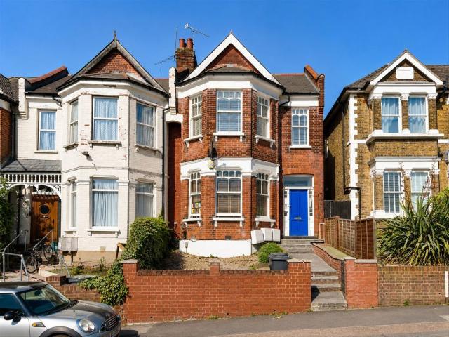 Colney Hatch Lane, London N10, 1 bed flat to rent, £1,650 pcm | PrimeLocation