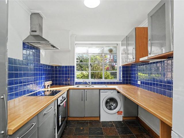Colney Hatch Lane, London N10, 2 bed flat to rent, £1,800 pcm | PrimeLocation