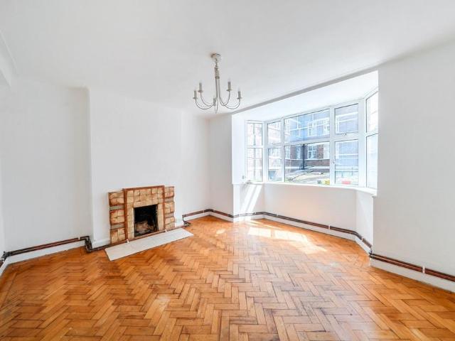 Colney Hatch Lane London N10 2 bed flat to rent £1,950 pcm £450 pw