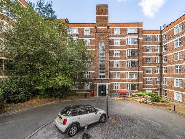 Colney Hatch Lane, London N10, 2 bed flat to rent, £2,000 pcm | PrimeLocation