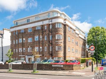 Colney Hatch Lane, Muswell Hill 3 bed apartment to rent £3,000 pcm £692 pw