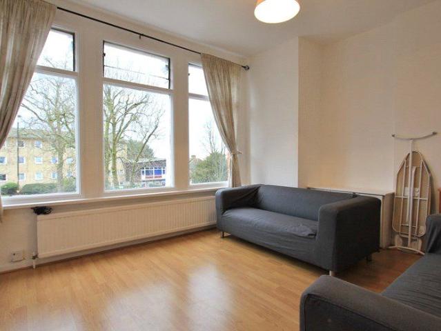 Colney Hatch Lane, Muswell Hill, London, Greater London N10, 3 bed flat to rent, £2,500 pcm | PrimeLocation