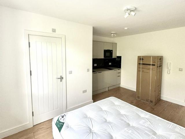 Colney Hatch Lane, N10 Studio to rent £1,150 pcm £265 pw