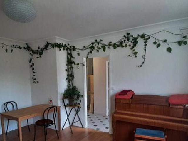 Colocation: Chambre meublée dans une charmante maison de 60 m²