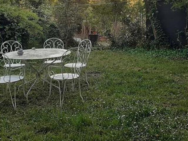 Colocation: Chambre meublée dans une charmante maison de 60 m²