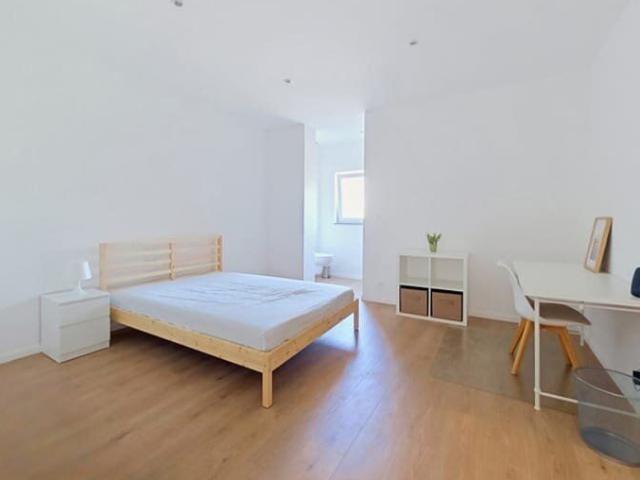 COLOCATION ÉTUDIANTS – 9 chambre. avec douche privative