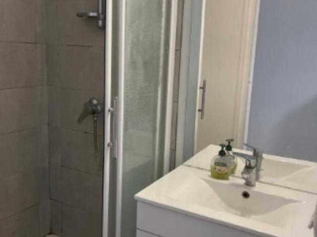 COLOCATION EXCLUSIVEMENT RUE CLOVIS HUGUES 1 chambre de 15m2.