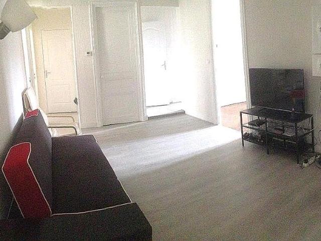 COLOCATION SAINT ETIENNE / RUE CHARLES DE GAULLE Dans un bel.