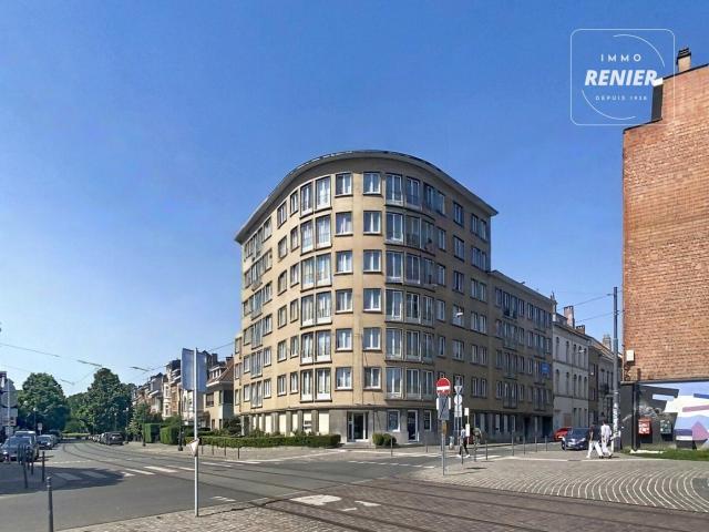 Colocation – 4 Chambres dans un appartement superbement rénové au pied du métro