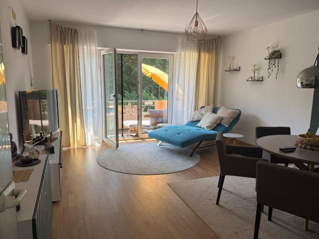 Cologne by day, nature by night – fully furnished 2.5 room apartment with balcony and underground parking