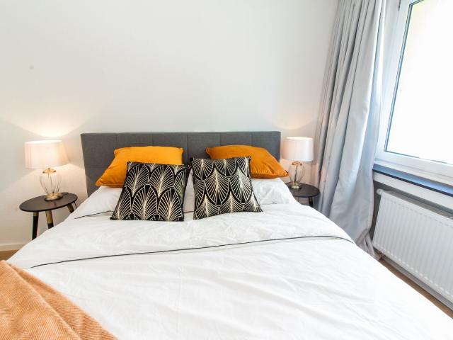 Cologne city centre – Pantaleonswall – fantastic apartment with bright rooms – high quality furniture!, Koln Amsterdam Apartments for Rent