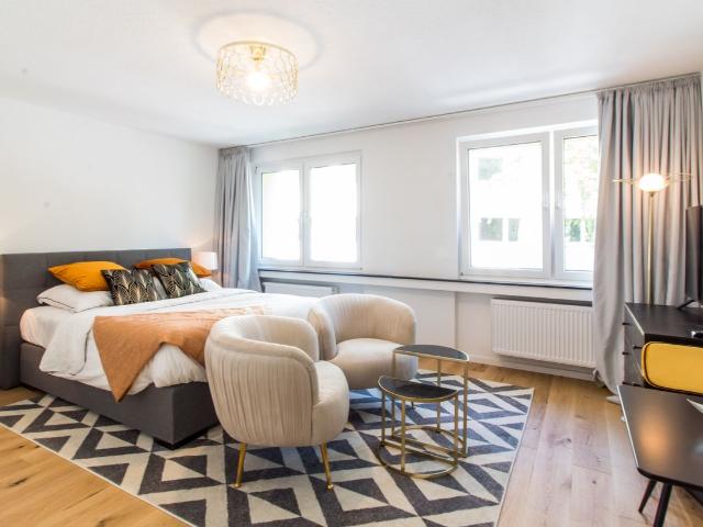 Cologne city centre – Pantaleonswall – fantastic apartment with bright rooms – high quality furniture!, Koln Amsterdam Apartments for Rent