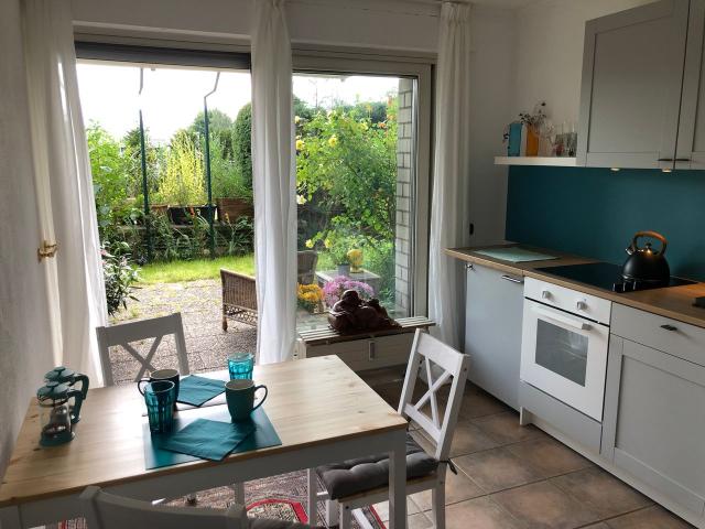 Cologne Green Belt: wonderful garden apartment, central location, green and quiete, Hurth Amsterdam Apartments for Rent