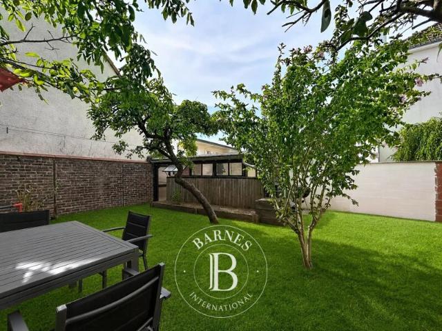 Colombes, Maison 4 Chambres 158 m² en location