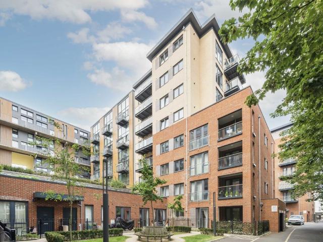 Colonnade Gardens, Acton W3, 1 bed flat to rent, £2,000 pcm | PrimeLocation