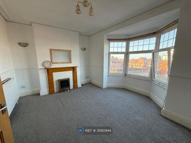Colonade, Mansfield NG20, 4 bed flat to rent, £1,200 pcm | PrimeLocation