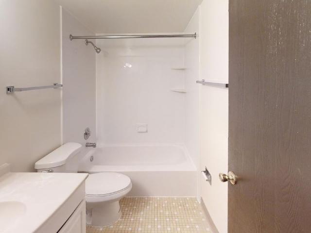 Colonial Village Apartments 1 Bedroom Apartment for Rent at 1640 Norwood Ave, Itasca, IL 60143