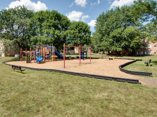 Colonial Village Apartments 2 Bedroom Apartment for Rent at 1640 Norwood Ave, Itasca, IL 60143
