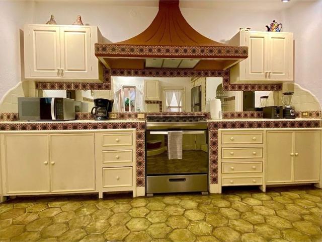Colonial Apartment for rent in unbeatable location! Available May 1st, 2026!