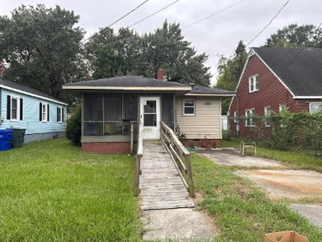 Colonial Ave