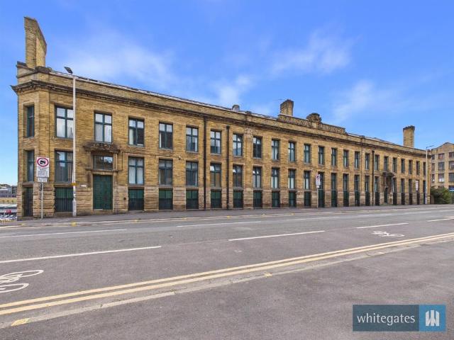 Colonial Buildings, 135 Sunbridge. 2 bed penthouse to rent £950 pcm £219 pw