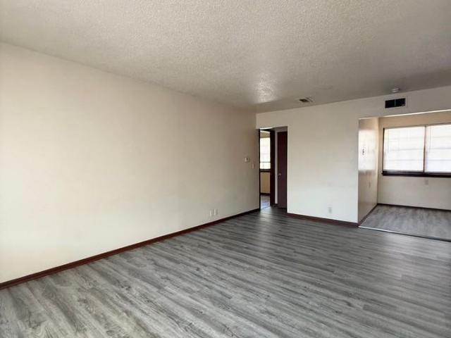 Colonial Court 2 Bedroom Apartment for Rent at 4918 Ames Ave, Omaha, NE 68104