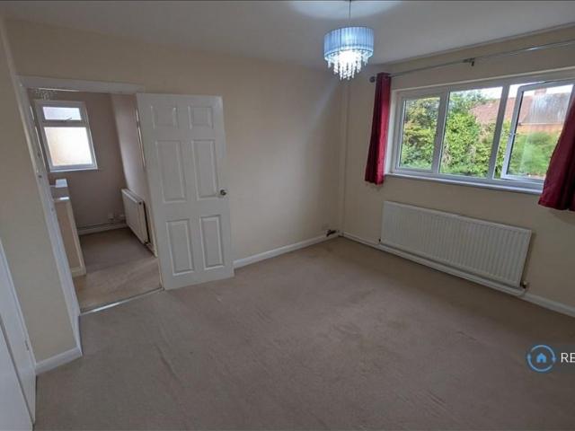 Colonial Road, Feltham, TW14 2 bed maisonette to rent £1,700 pcm £392 pw