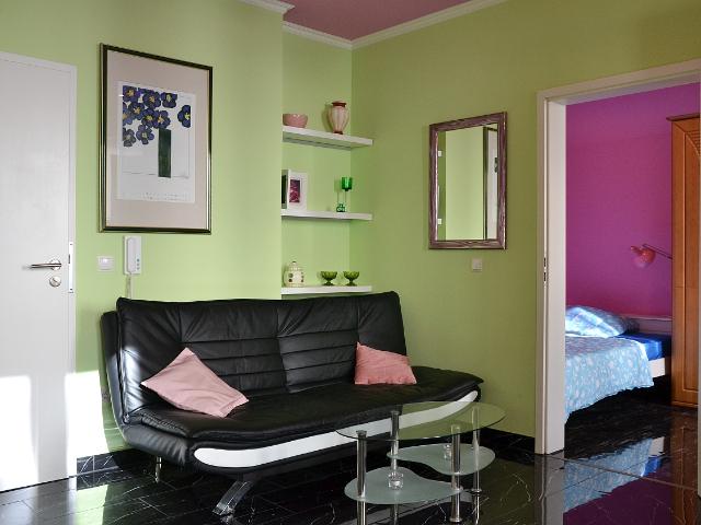 Colorful Living Apartment Nähe Uni Campus – zeitwohnen.de
