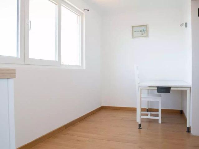 Colourful 2 bedroom apartment for rent in Oeiras