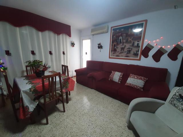 Colourful single bedroom in Cerdanyola