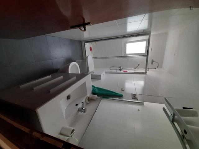 Colourful single bedroom in Cerdanyola