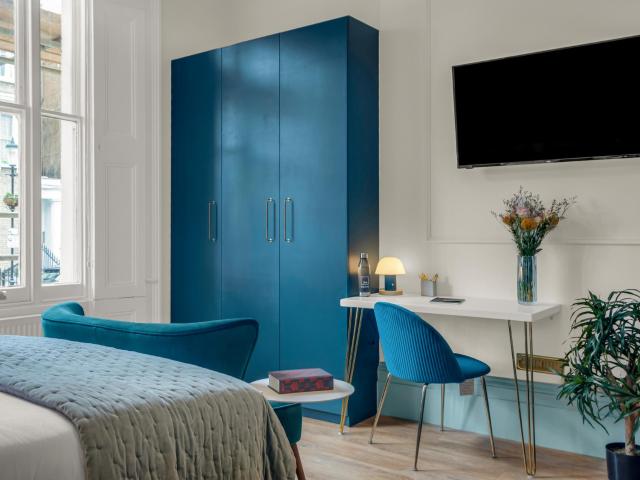 Colourful studio Kensington Has an Apartment