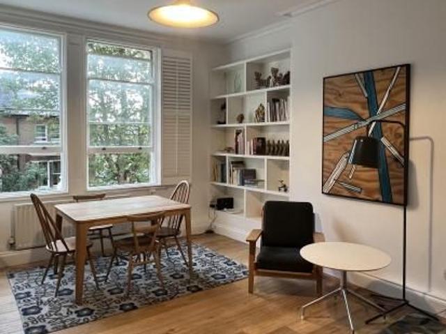 Colourful, sunny flat in leafy Archway