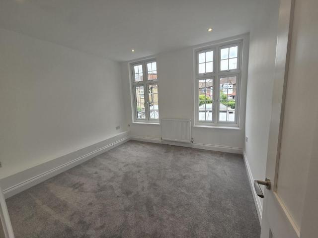 Colston Road, East Sheen, SW14 1 bed flat to rent £1,900 pcm £438 pw