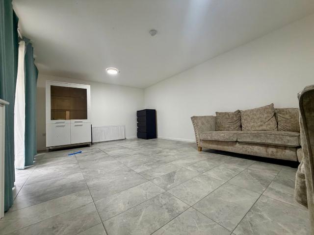Copthorne Mews, Hayes UB3, 4 bed bungalow to rent, £3,000 pcm | PrimeLocation