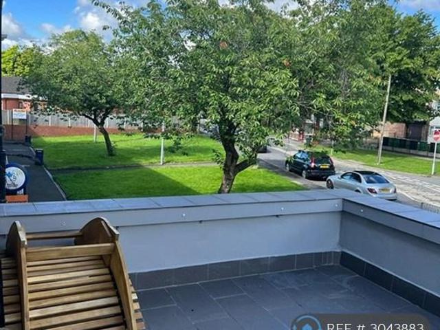 Copthorne Square, Huddersfield, HD2 3 bed semi detached house to rent £1,150 pcm £265 pw