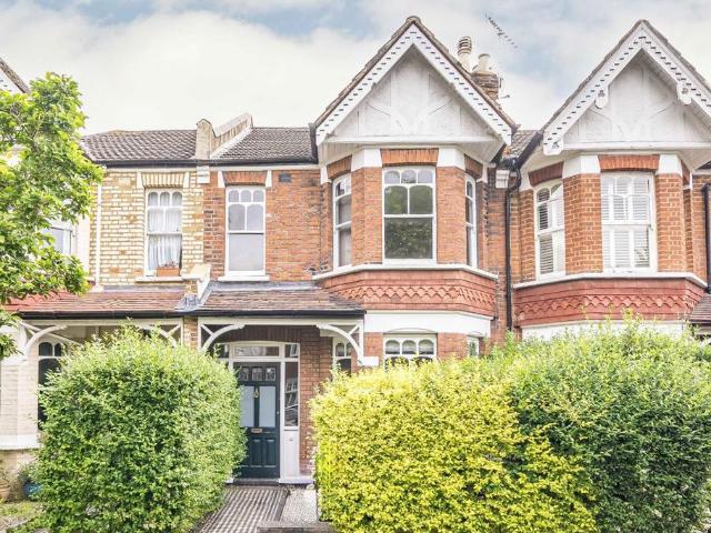 Copthall Gardens, Twickenham TW1 4 bed semi detached house to rent £5,000 pcm £1,154 pw