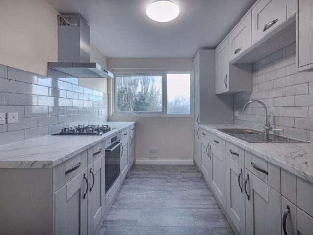 Copthall School, Pursley Road, London, NW7 2EP, United Kingdom | 2 bed apartment for rent #138694750 | Rentberry