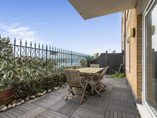 Copenhagen Court, Brighton Marina. 3 bed apartment to rent £2,500 pcm £577 pw