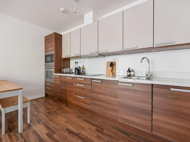 Copenhagen Place, Limehouse, London E14, 2 bed flat to rent, £2,150 pcm | PrimeLocation